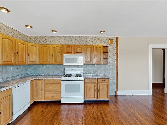 5th image of 1274 Washington St
