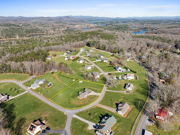 3rd image of 369 Mason Farm Rd