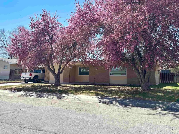 910 Big Horn Dr, Riverton, WY 82501