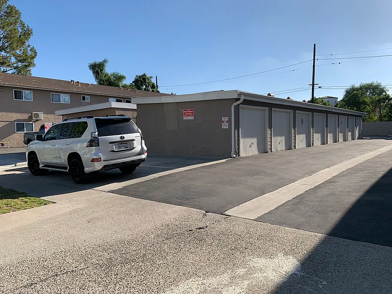 15061 Pacific St — Photo 6