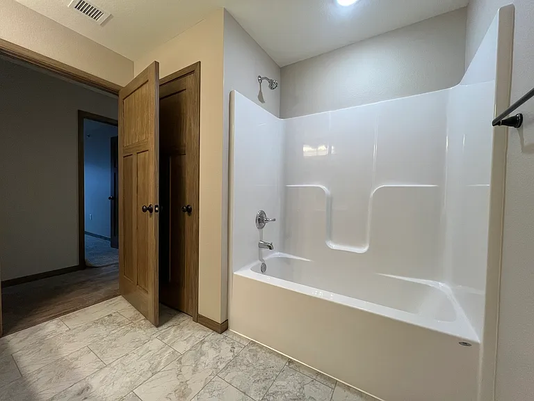 4811 Woodland Park Dr — Photo 13