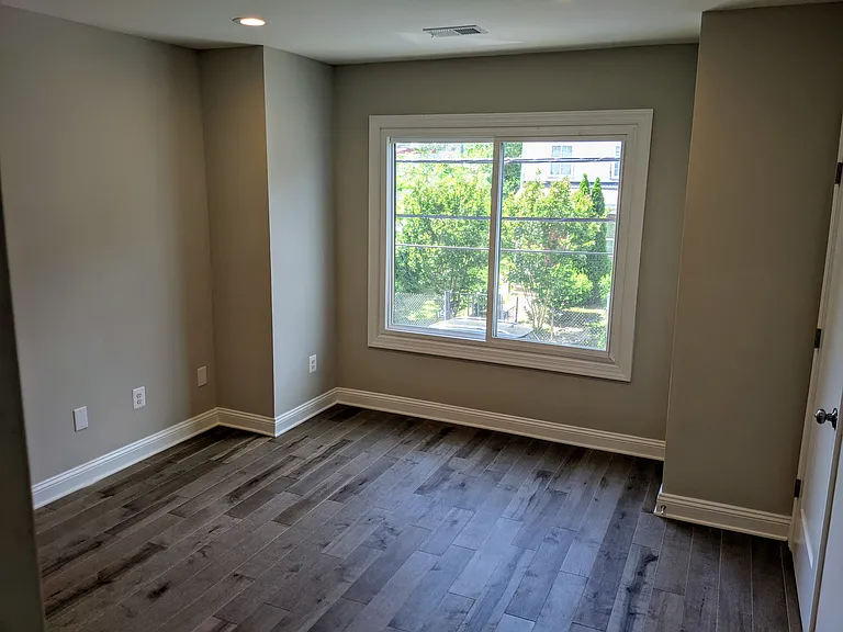 1915 Capitol Ave NE #3 — Photo 10