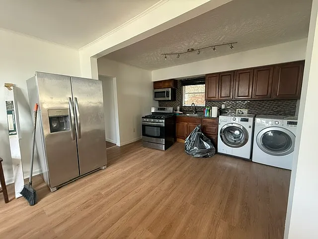 2 bed, 1000 sqft, $2,200 — Photo 4
