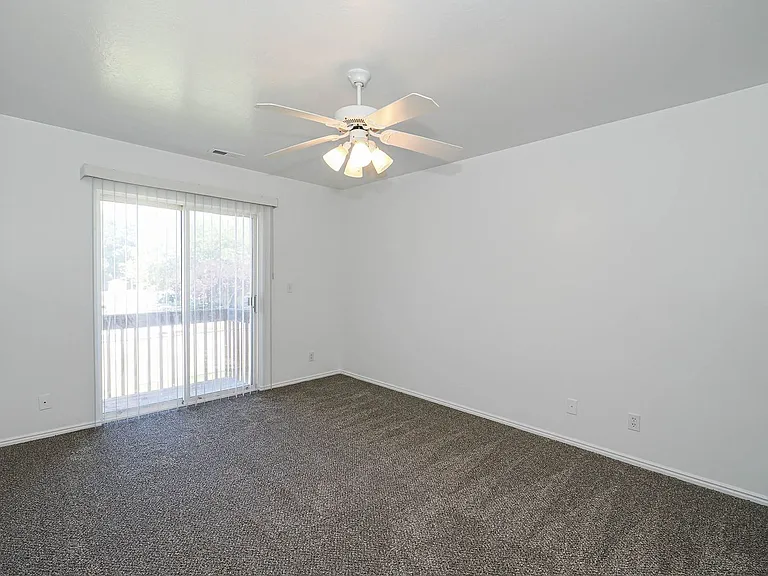 1445 S Monroe Blvd — Photo 8