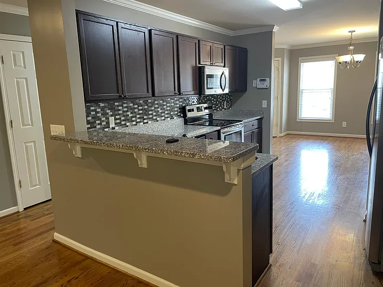 1136 E Lee Rd — Photo 6