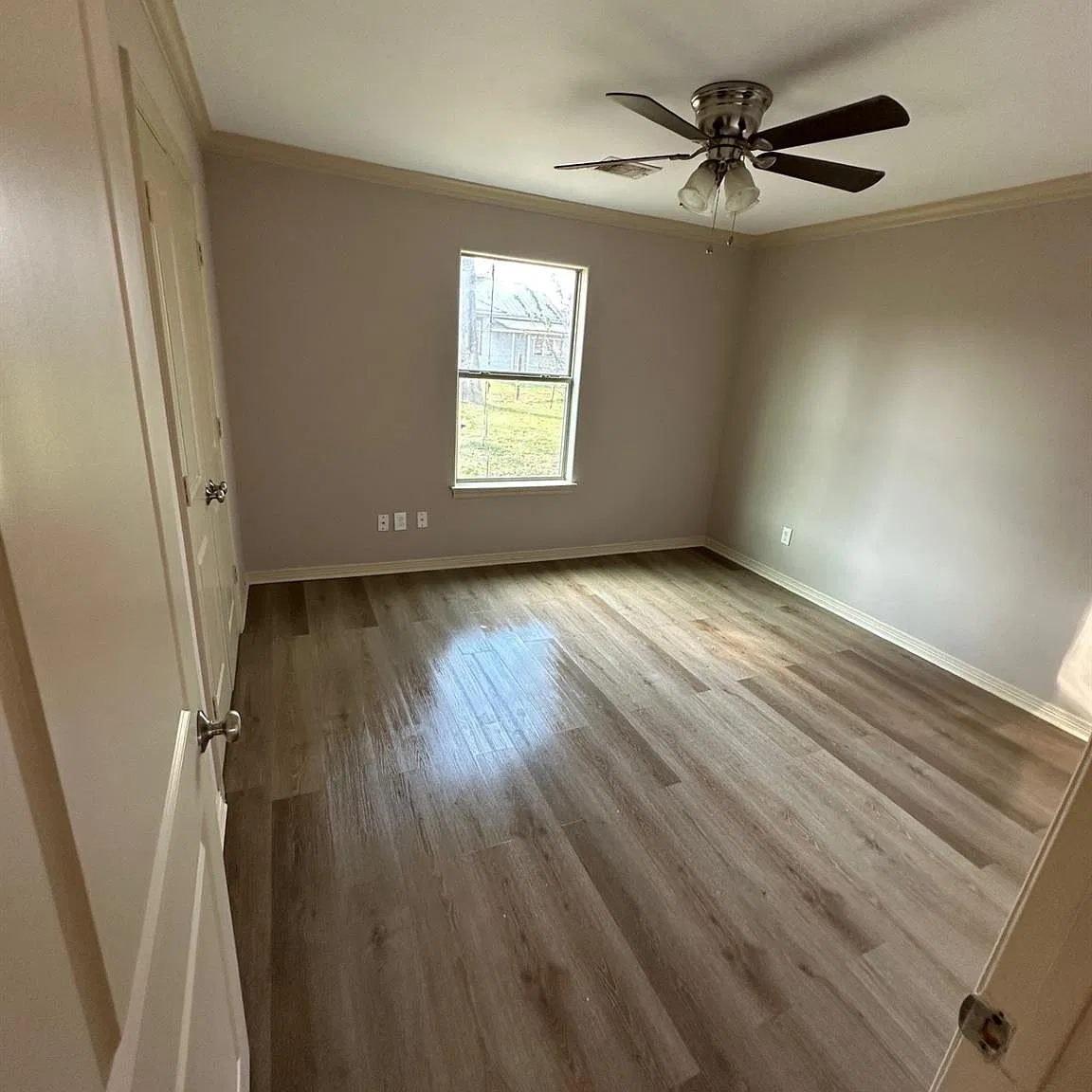 3 bed, 2.5 bath, 1489 sqft, $1,595 — Photo 1