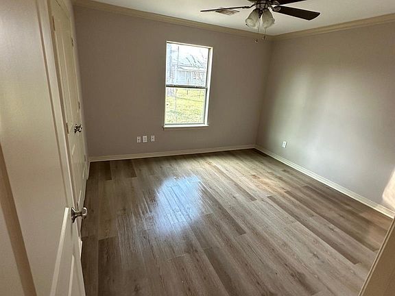 3rd image of 209 6th St