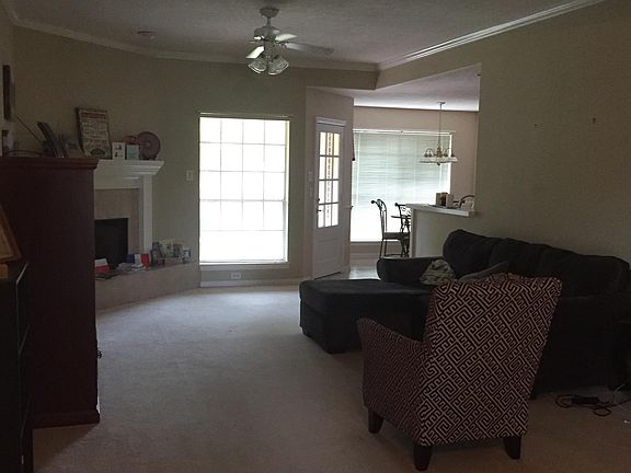 2nd image of 1217 Comanche St