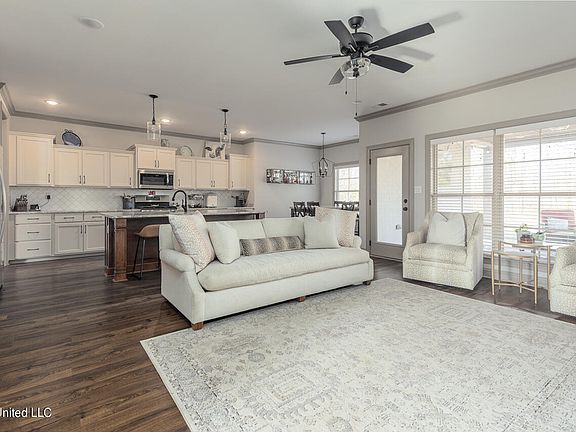 5th image of 1712 Creek Haven Dr
