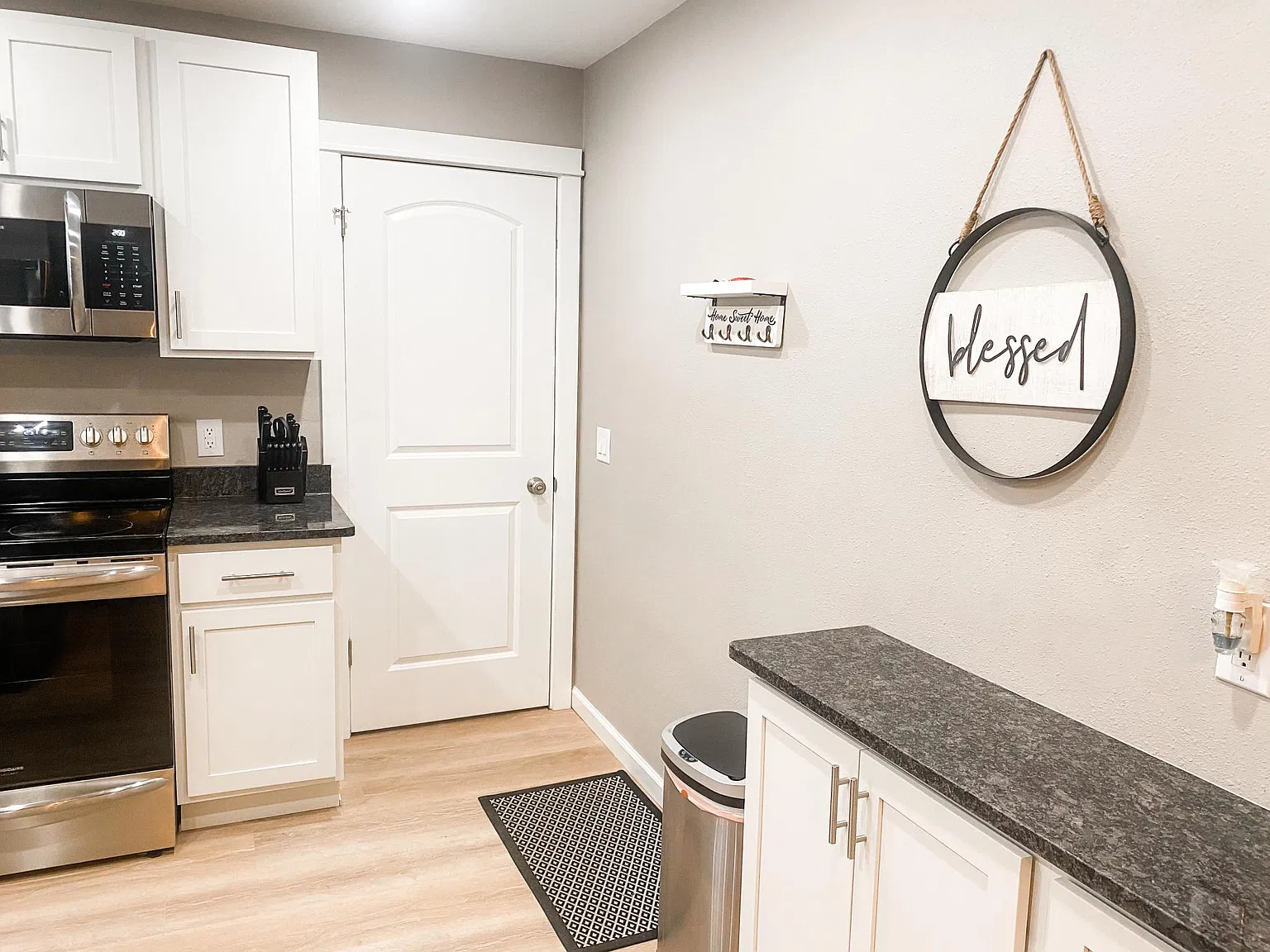 2 bed, 1040 sqft, $1,300 — Photo 3