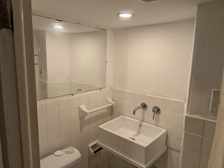 11 Waverly St #B — Photo 4