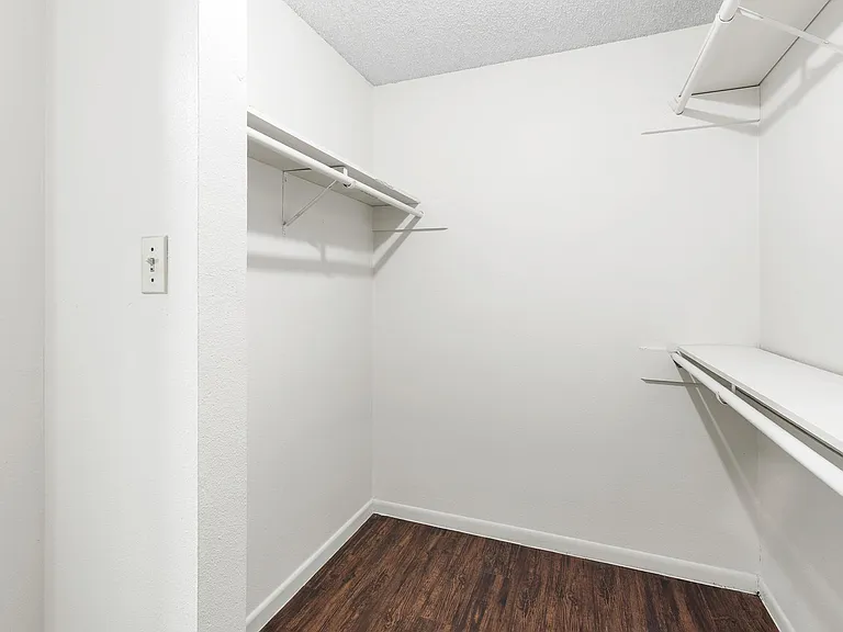 LBJ Apartments — Photo 20