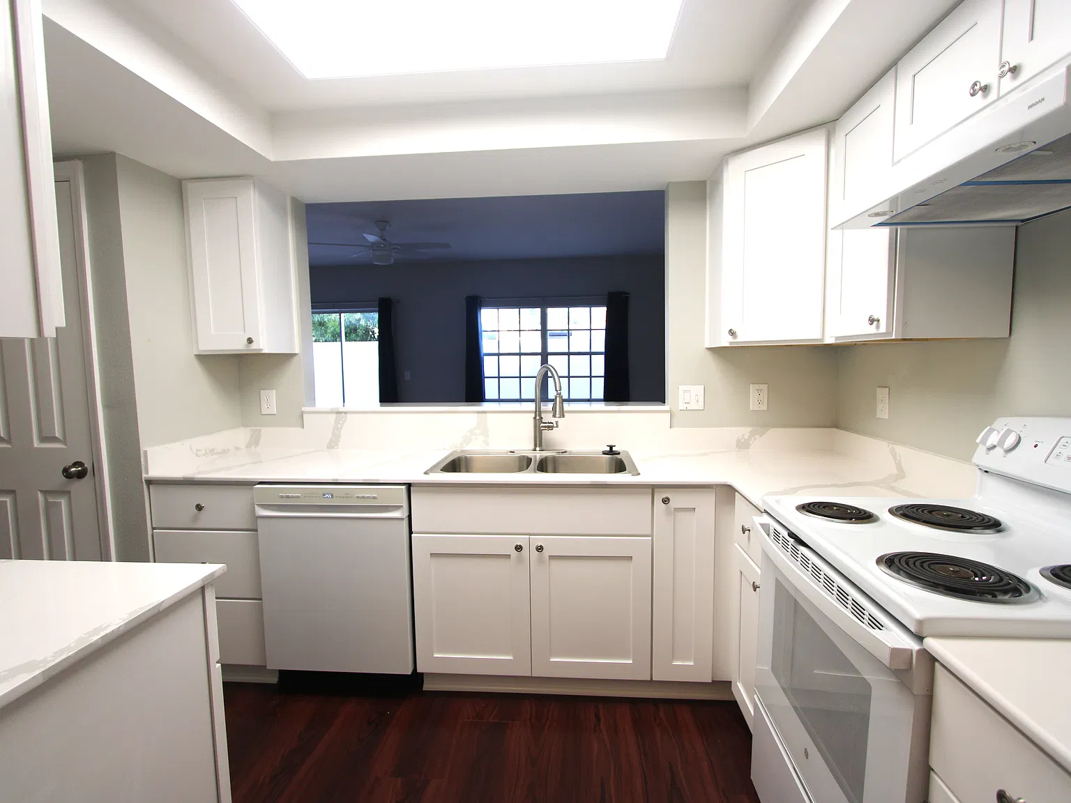 2 bed, 2.5 bath, 1400 sqft, $2,250 — Photo 3