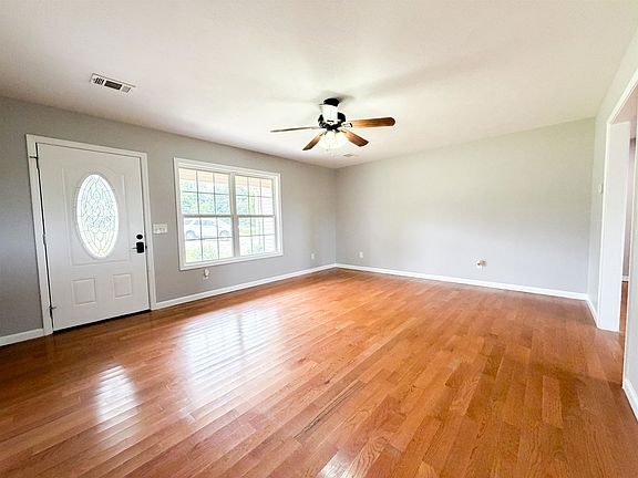 3rd image of 95 Deerfield Dr