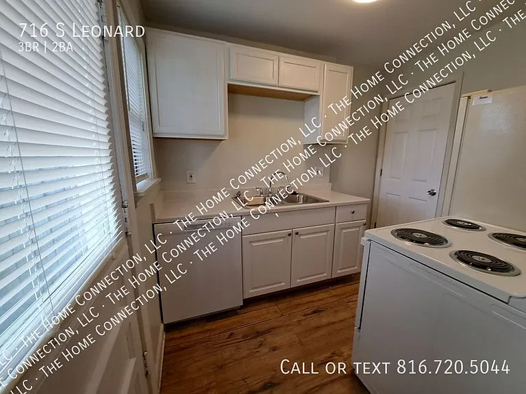 716 S Leonard St — Photo 2
