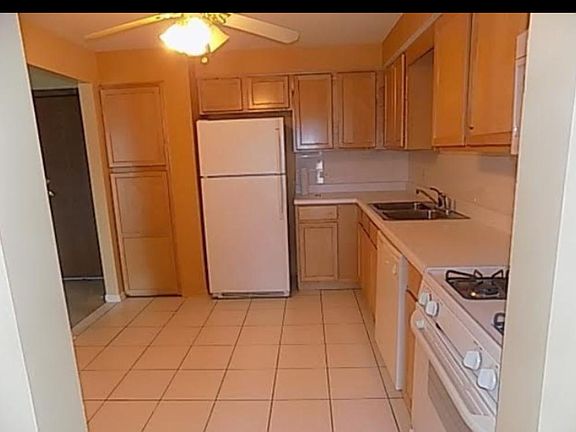 2nd image of 5511 N Chester Ave Unit 29