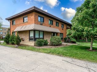 1152 N Wheeling Rd, Mount Prospect, IL