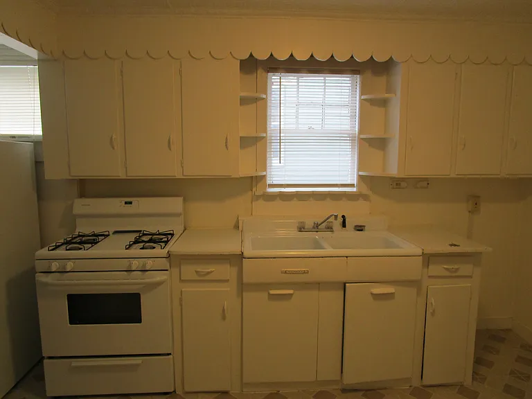31 Temple St #A — Photo 1