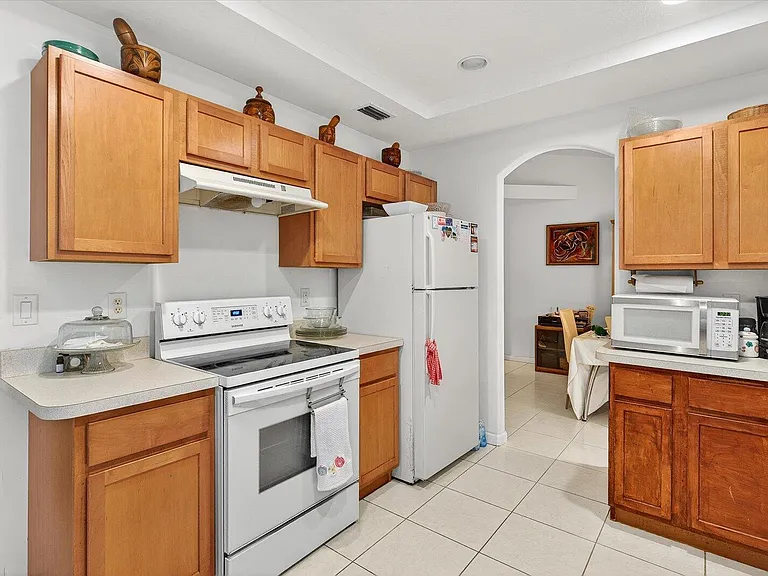 1058 SW Locke Ave — Photo 15