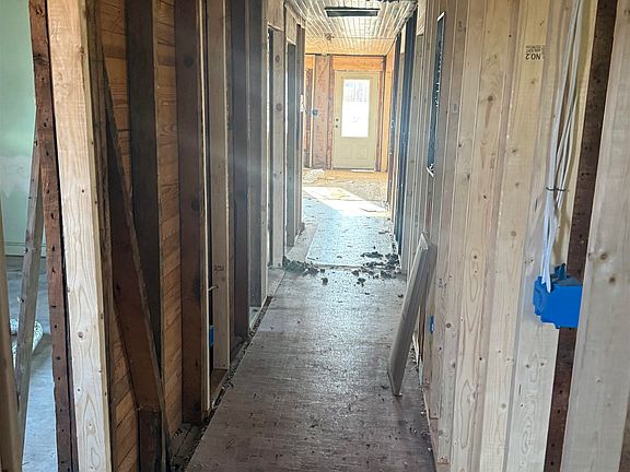 3rd image of 221 Mayo Rd