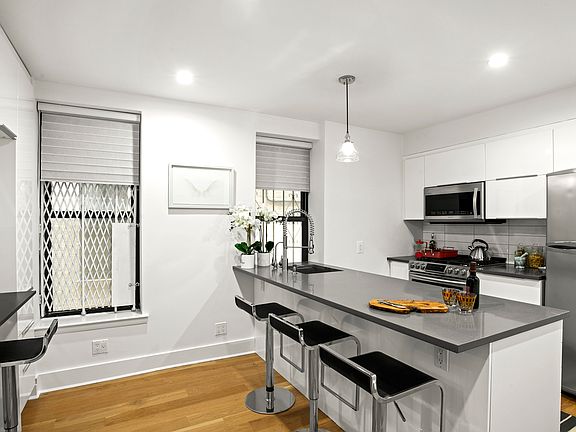 3rd image of 213 Eastern Pkwy APT 4