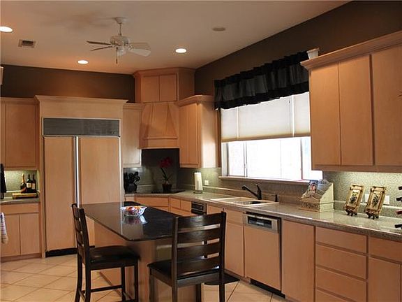 2nd image of 403 Surrey Ln