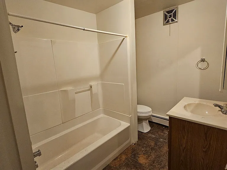 499 Manor St #3 — Photo 5