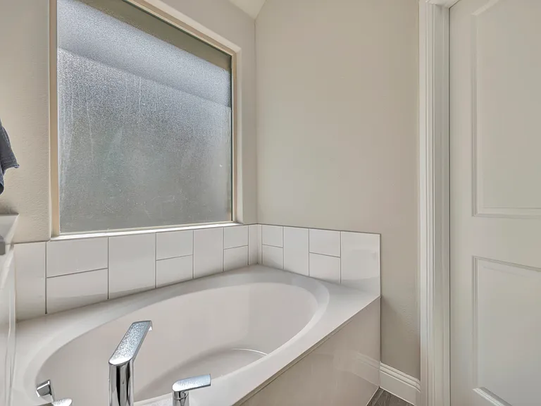 2028 Windsor Dr — Photo 17