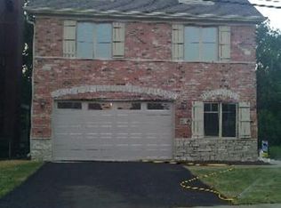 2832 Burlington Ave, Lisle, IL 60532