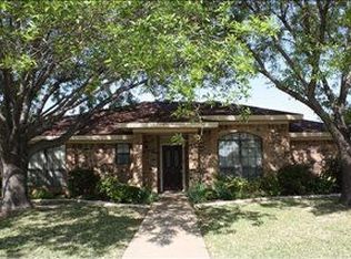 2020 Parkridge Dr, Hurst, TX 76054