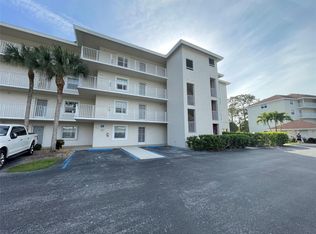 481 Quail Forest Blvd APT 109, Naples, FL 34105