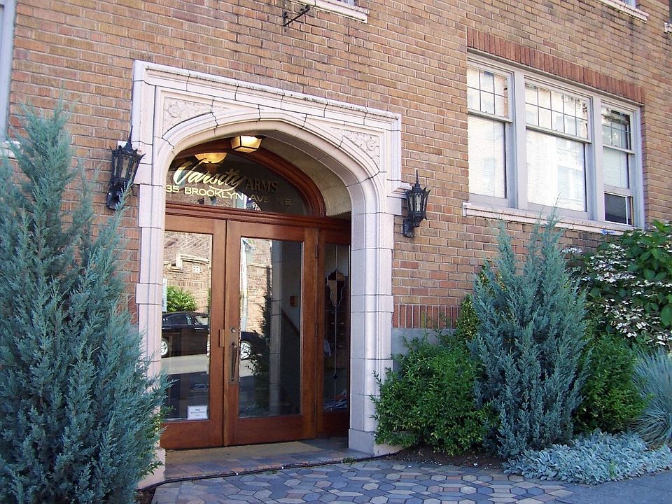 1st image of 4235 Brooklyn Ave NE APT 103