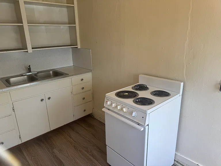 610 N Pine St #40 — Photo 5