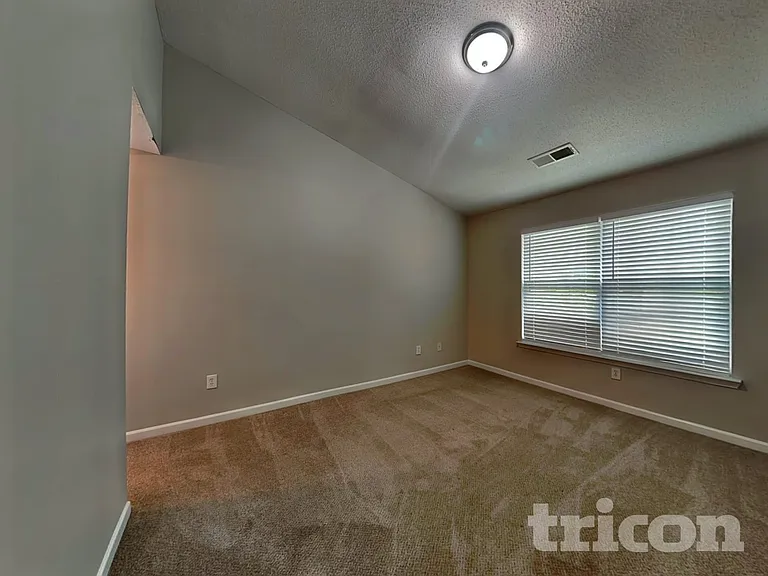 205 Lossie Ln — Photo 5