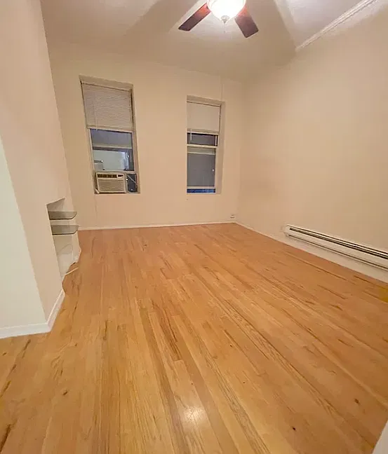 14 Avenue A — Photo 2