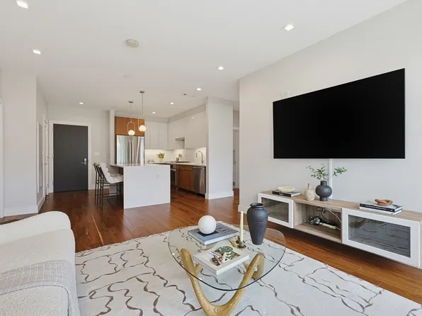 99 Sumner St #312, Boston, MA 02128