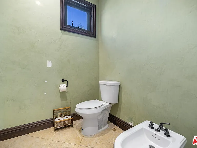 18607 Cassandra St — Photo 37