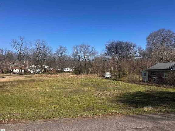 2nd image of 722 Gary St