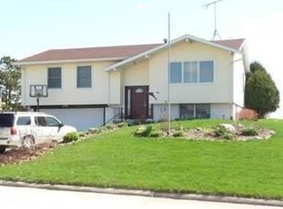 109 Circle Dr, Williamsburg, IA 52361