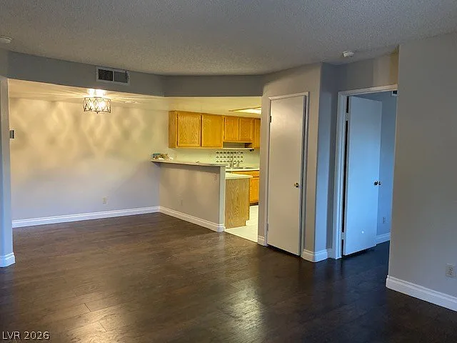 2 bed, 2.0 bath, 882 sqft, $1,295 — Photo 2
