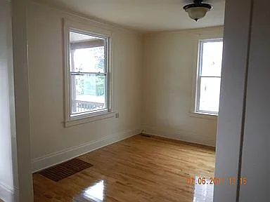 Building Photo - 340 Roosevelt Ave
