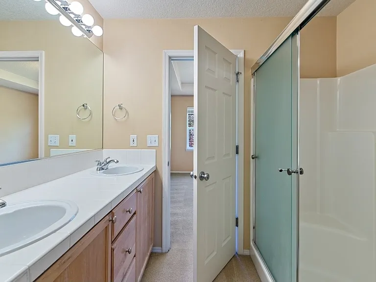 816 NE Caden Ave — Photo 16