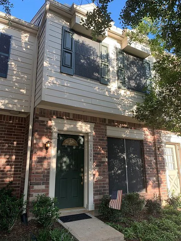 2 bed, 1.5 bath, 1110 sqft, $1,650 — Photo 1