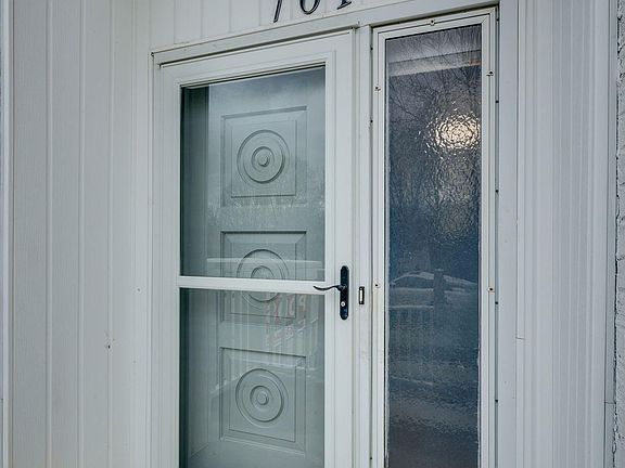 2nd image of 761 Meadowcrest Dr