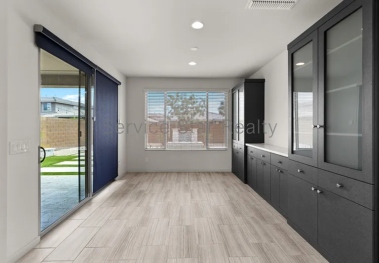 3407 E Louise Dr — Photo 18