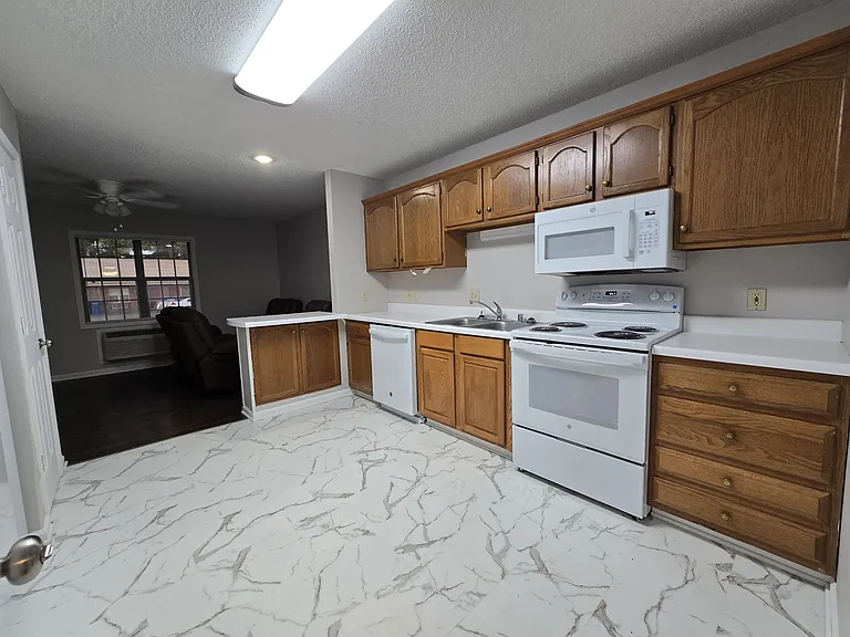 1621 Chris Dr #C — Photo 10