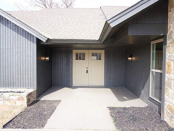 2nd image of 1012 Crestwood Ct