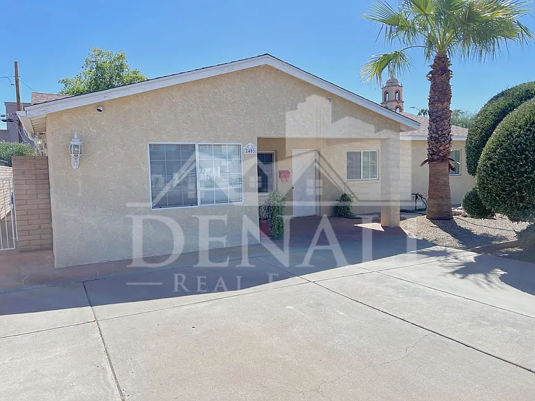 2401 E Meadowbrook Ave — Photo 3