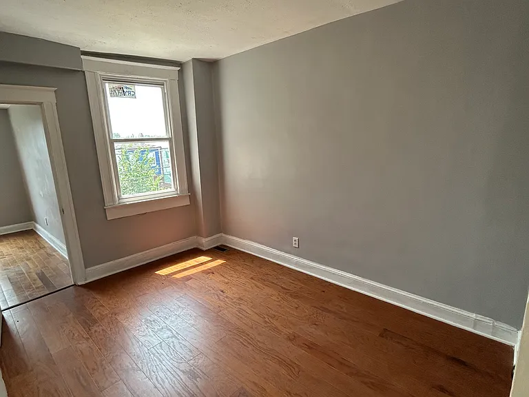 2627 E Chase — Photo 7