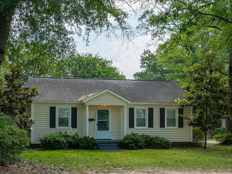 724 Pembroke Ave — Photo 1